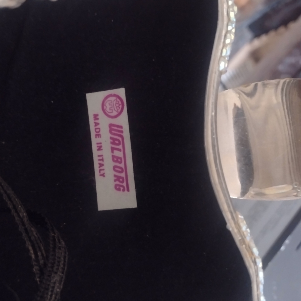 Walborg Clamshell - image 2